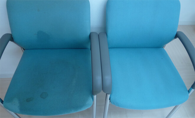 布製の椅子も対応できる名古屋で実績豊富なおそうじままにソファ・椅子・オフィスチェアのクリーニングを依頼してシミが落ちる前と後の椅子の写真
